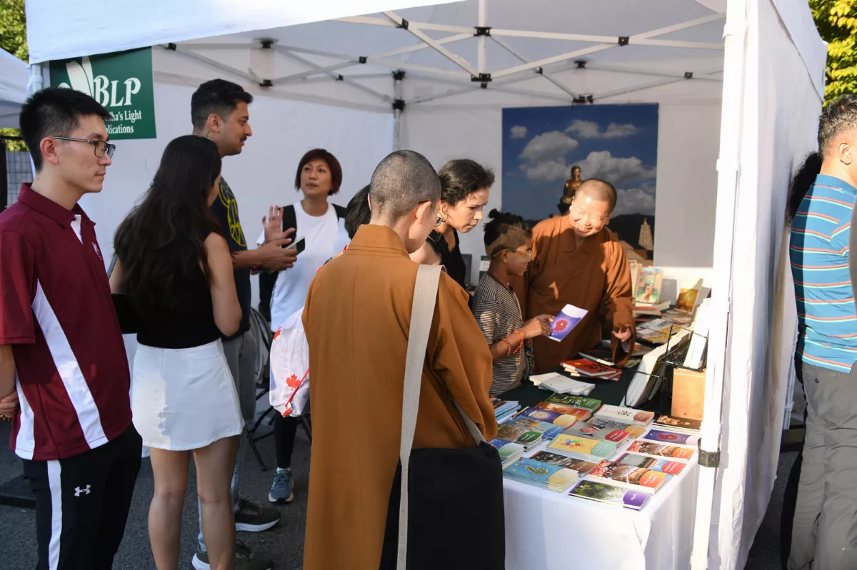Fo Guang Shan Temple of Toronto Promotes Humanistic Buddhism at Canada’s Largest Street Book Festival